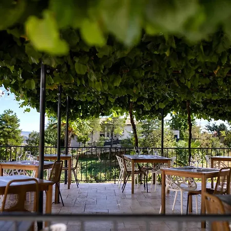 Domaine De La Pinede Guest house 2*