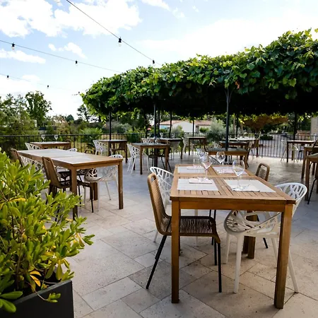 Domaine De La Pinede Guest house