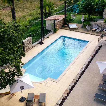 Domaine De La Pinede Guest house