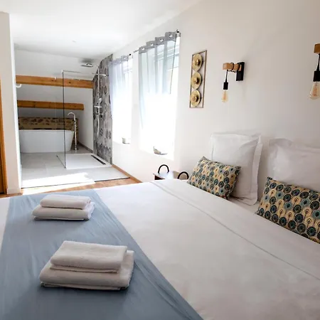 Domaine De La Pinede Guest house